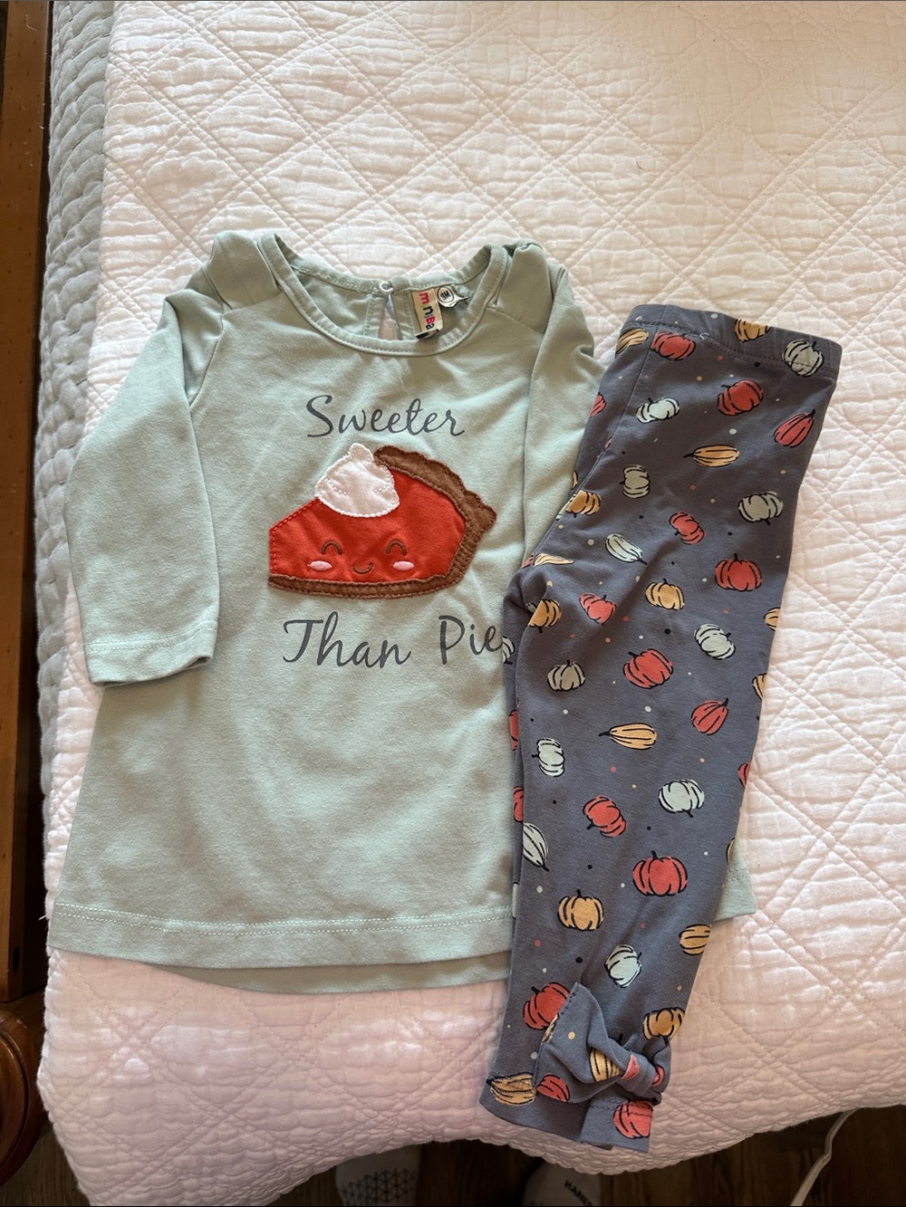 BoutiqueChildren's Two-Piece Set - Mint Green Top & Gray Pumpkin Leggings